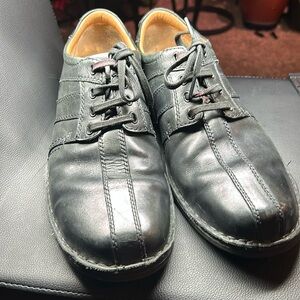 Men’s black leather size 12 tennis shoes Clark